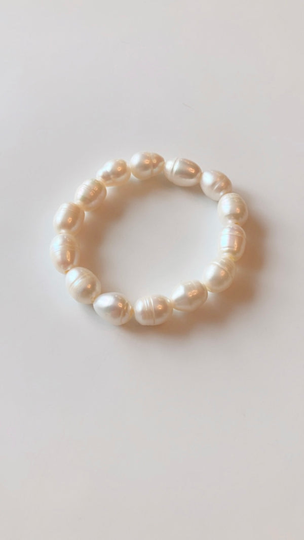 Large freshwater pearl bracelet